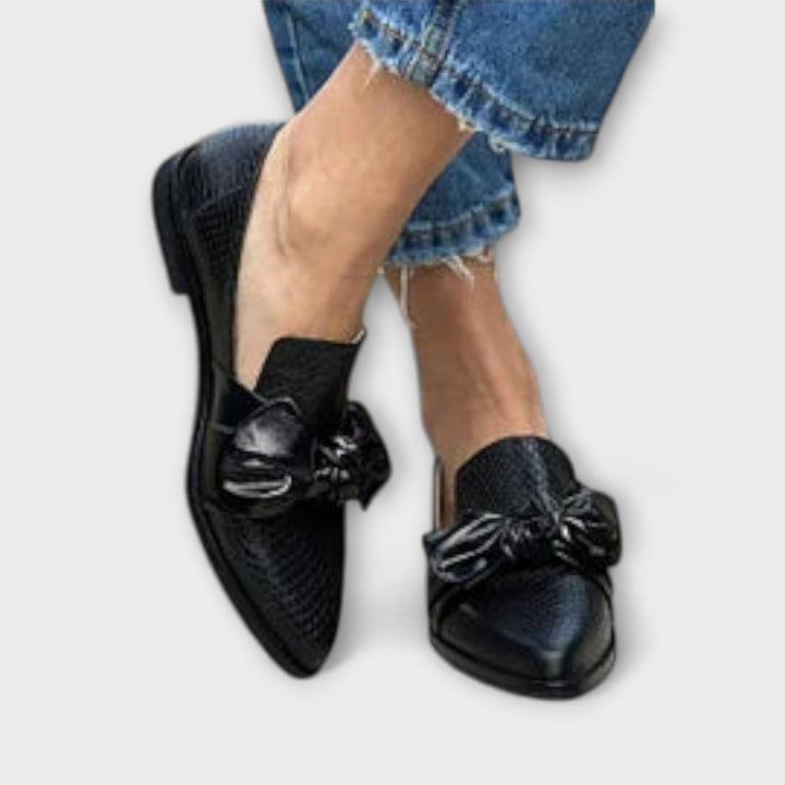 Zinnia – Loafers with Crocodile Skin Pattern and Bow Detail