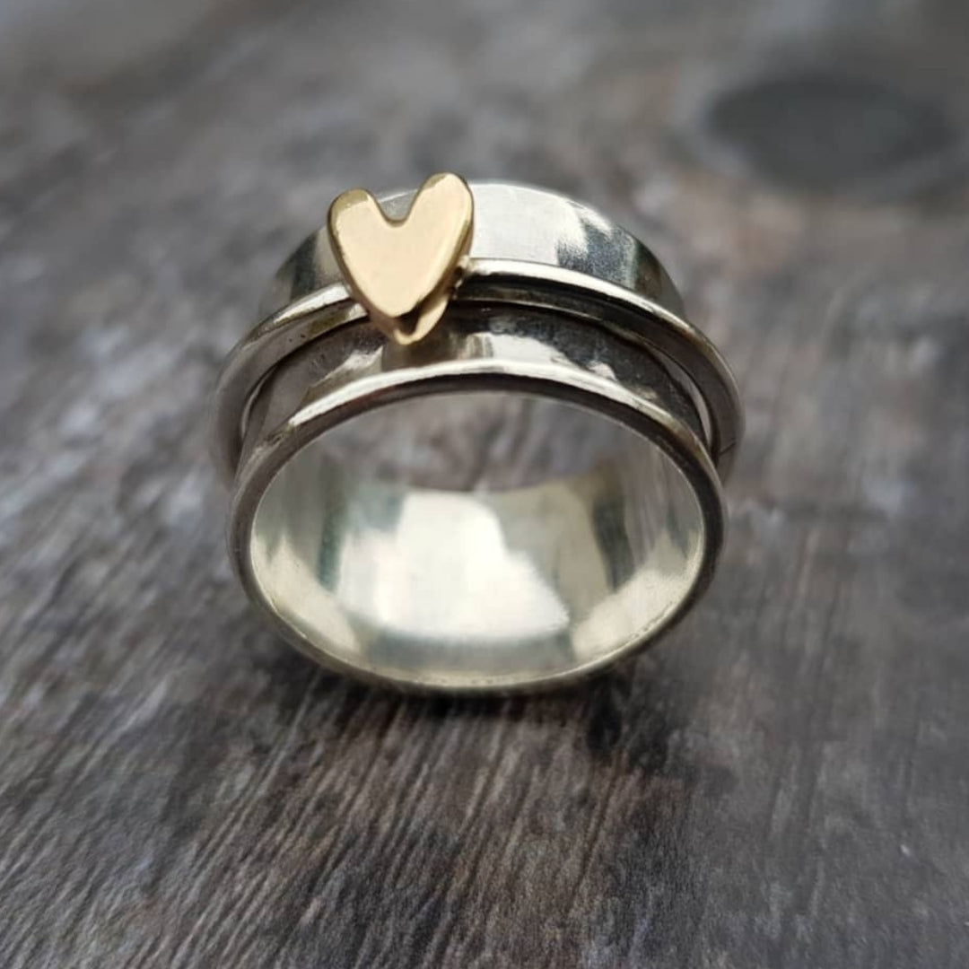 Gellie™ - Heart-Shaped Embrace Ring