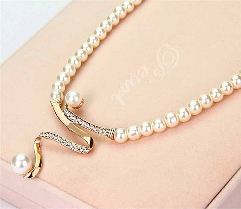 Luciya™ - Elegant Twisted Pearl Necklace