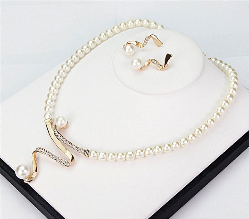 Luciya™ - Elegant Twisted Pearl Necklace