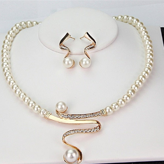 Luciya™ - Elegant Twisted Pearl Necklace