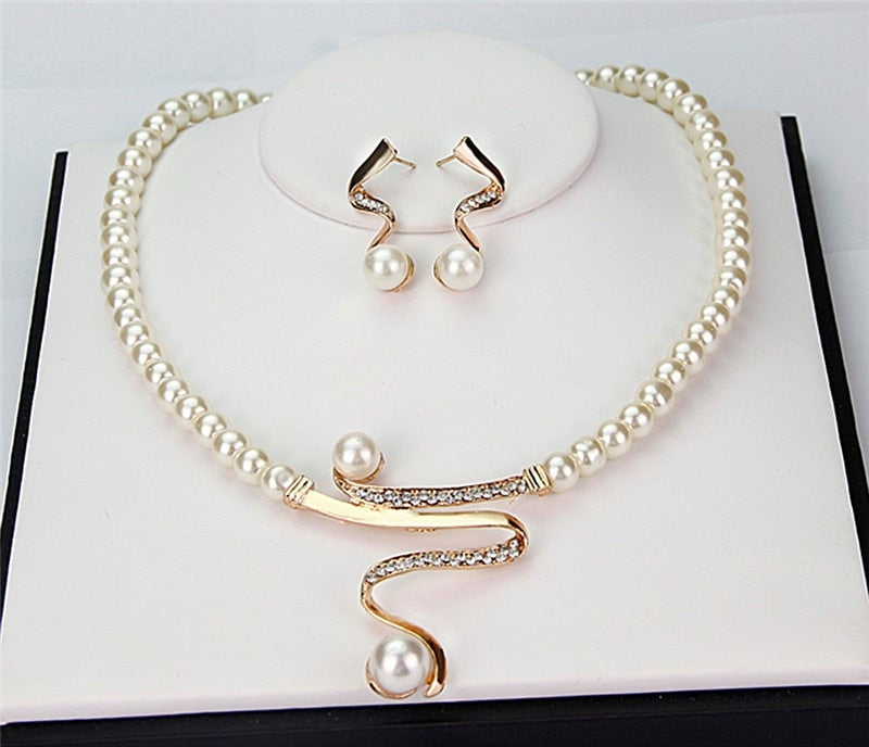 Luciya™ - Elegant Twisted Pearl Necklace