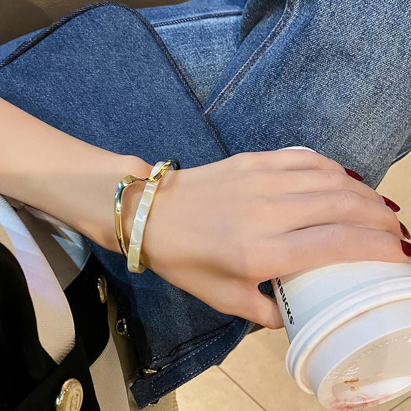 Almie™ - Twisted Bracelet