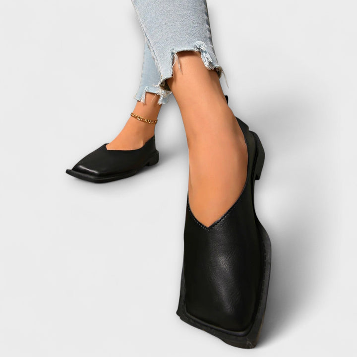 Ulani – Daily Shoes with Otter Rabbit Pattern