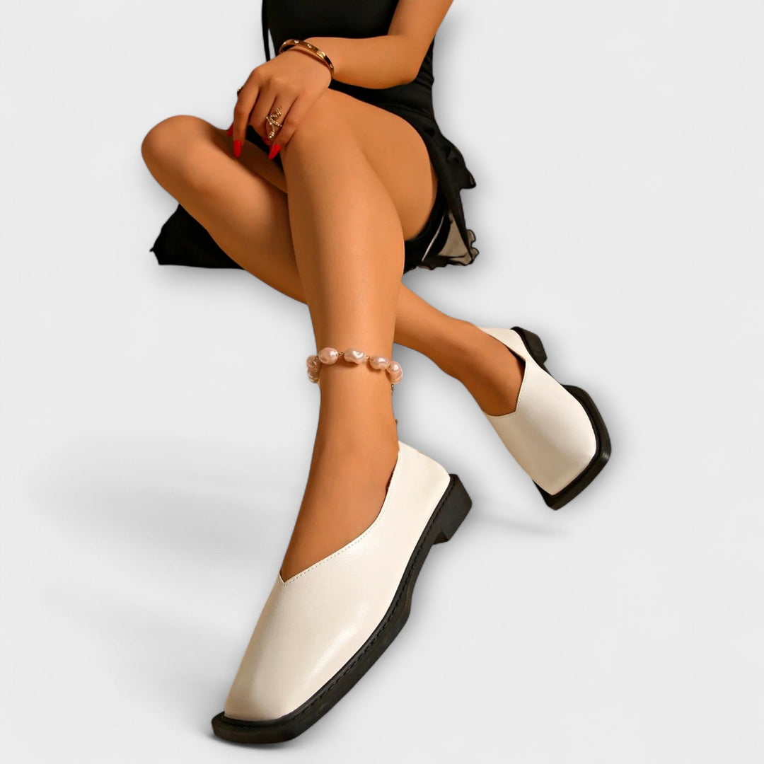 Ulani – Daily Shoes with Otter Rabbit Pattern