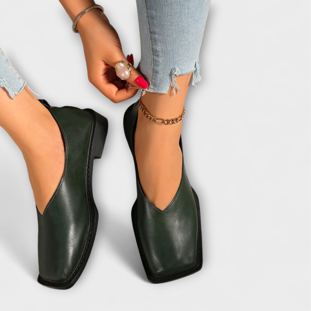 Ulani – Daily Shoes with Otter Rabbit Pattern