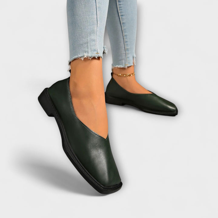 Ulani – Daily Shoes with Otter Rabbit Pattern