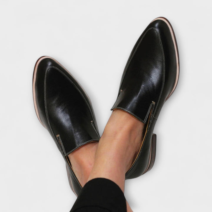 Junia – Pointed Toe Black Loafers