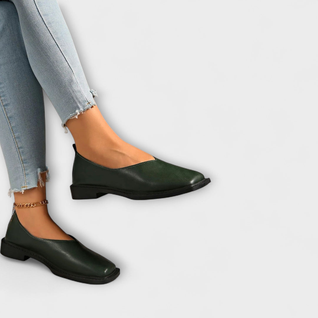 Ulani – Daily Shoes with Otter Rabbit Pattern