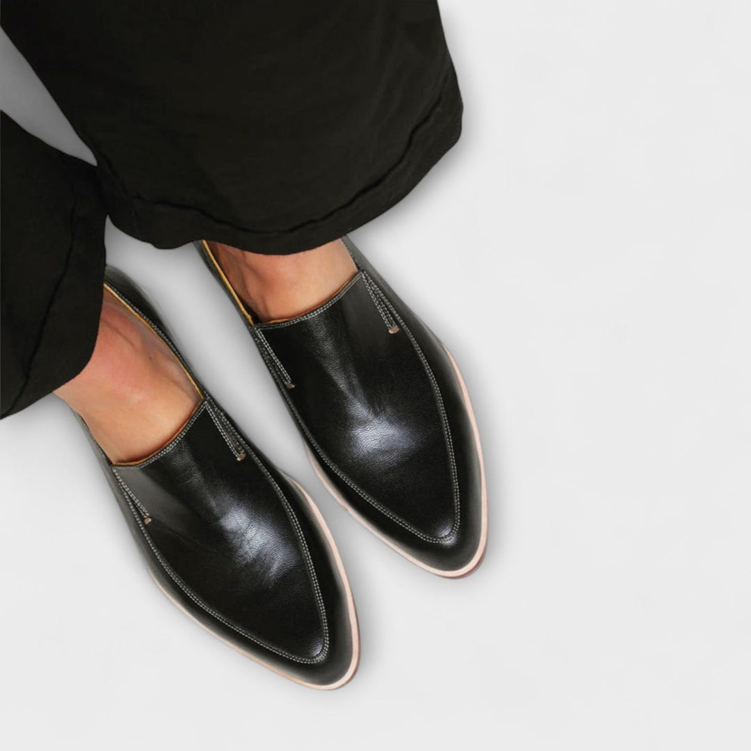 Junia – Pointed Toe Black Loafers