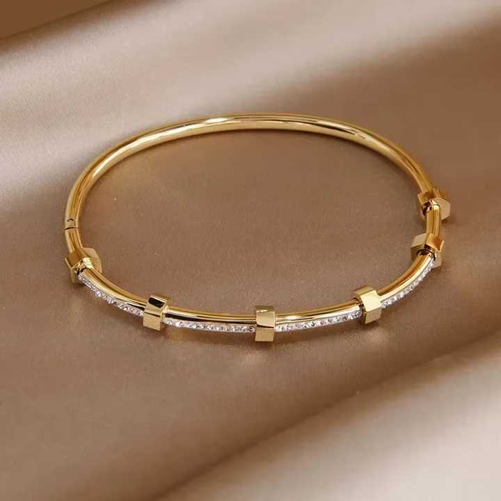 Fabia™ - Elegant Twisted Bracelet