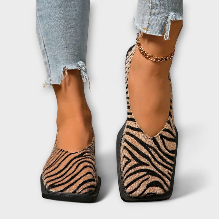 Ulani – Daily Shoes with Otter Rabbit Pattern