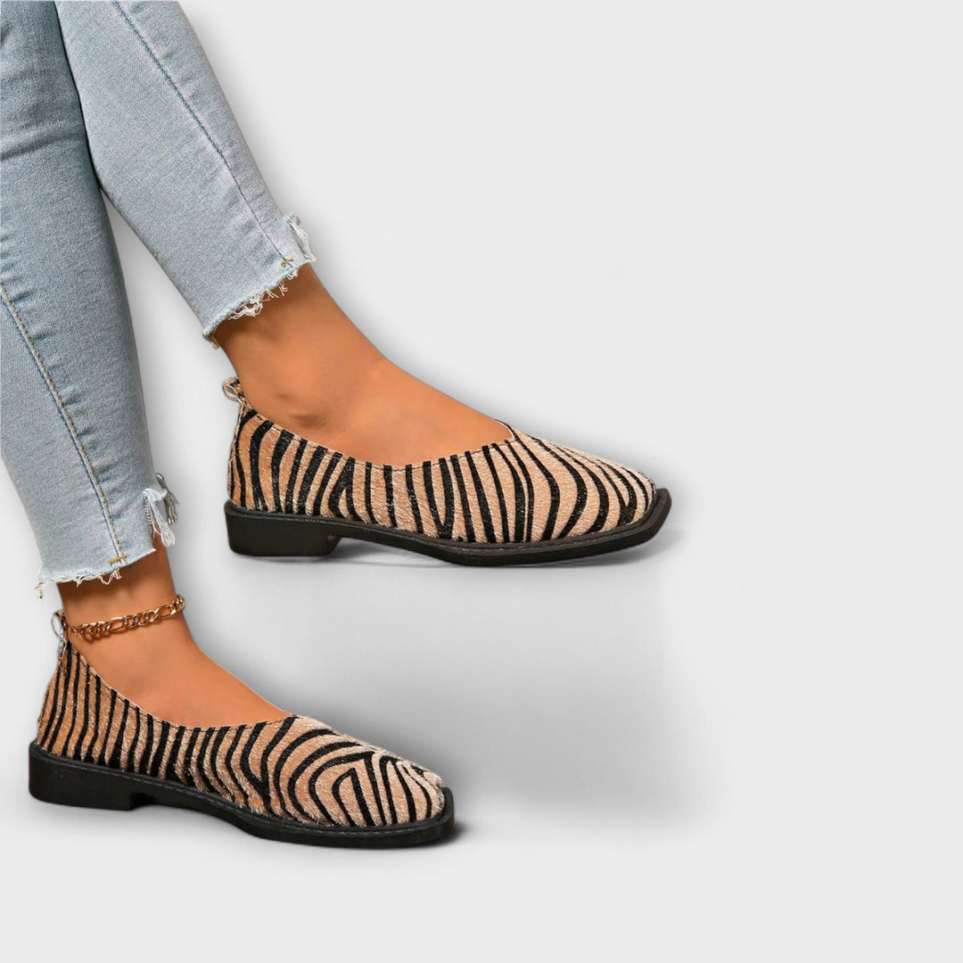 Ulani – Daily Shoes with Otter Rabbit Pattern
