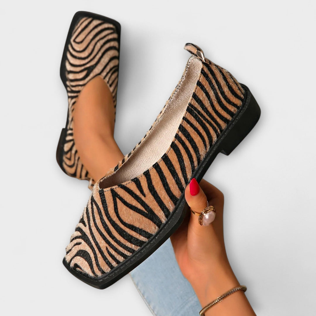Ulani – Daily Shoes with Otter Rabbit Pattern