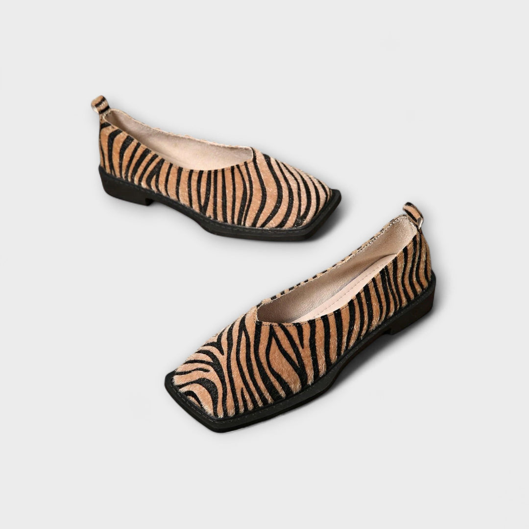 Ulani – Daily Shoes with Otter Rabbit Pattern