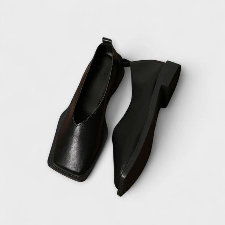 Ulani – Daily Shoes with Otter Rabbit Pattern