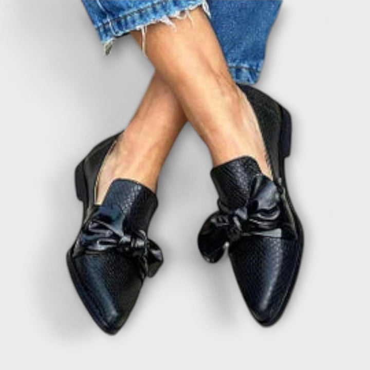 Zinnia – Loafers with Crocodile Skin Pattern and Bow Detail
